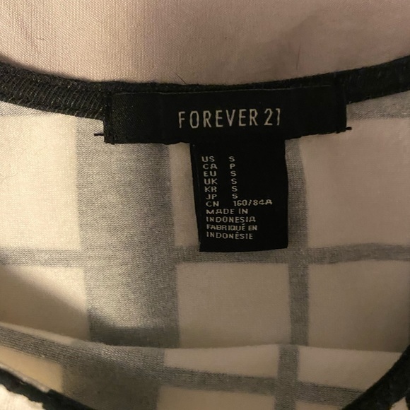 Black and white dress - Picture 3 of 3